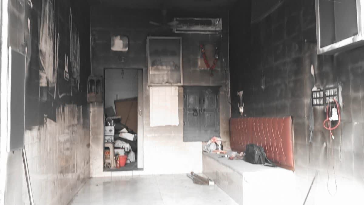 लक्सर में शॉर्ट सर्किट से ज्वैलर्स की दुकान में लगी आग ,लाखो का हुआ नुक्सान