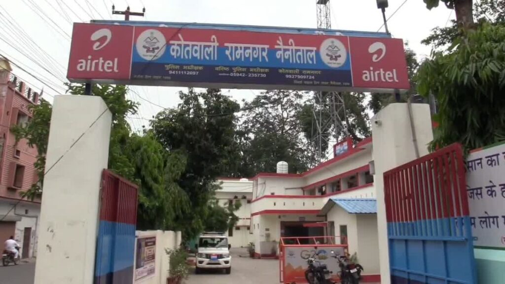 बच्चा मोबाइल पर खेल रहा था वीडियो गेम, पिता के खाते से उड़ गए ₹2 लाख, ठग ने जोमैटो से खाना भी ऑर्डर किया