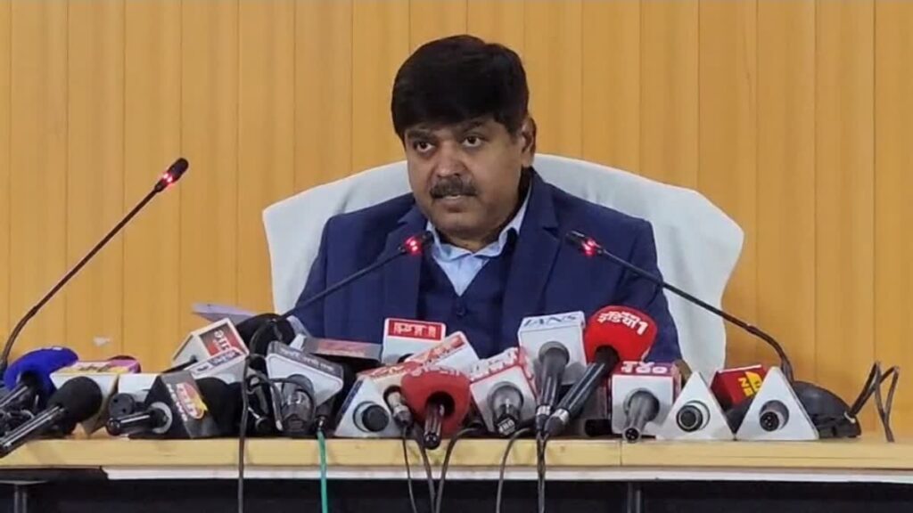 धामी कैबिनेट: 11 महत्वपूर्ण फैसले, नेचुरल गैस पर वैट घटा, अटल आयुष्मान योजना और गोल्डन कार्ड पर फैसला