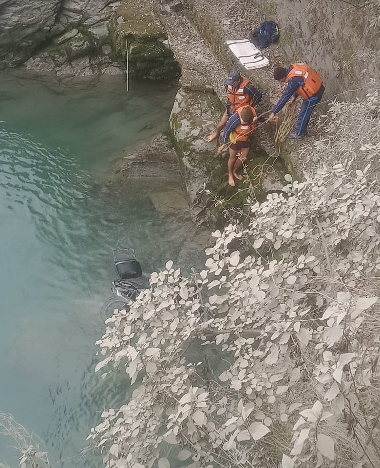 बाइक समेत नदी में गिरे होमगार्ड जवान का शव बरामद, परिजनों का रो-रोकर बुरा हाल
