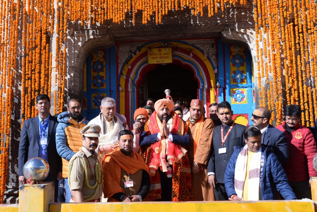 राज्यपाल ने किए बदरीनाथ और केदारनाथ धाम के दर्शन, मास्टर प्लान के कार्यों का भी लिया जायजा